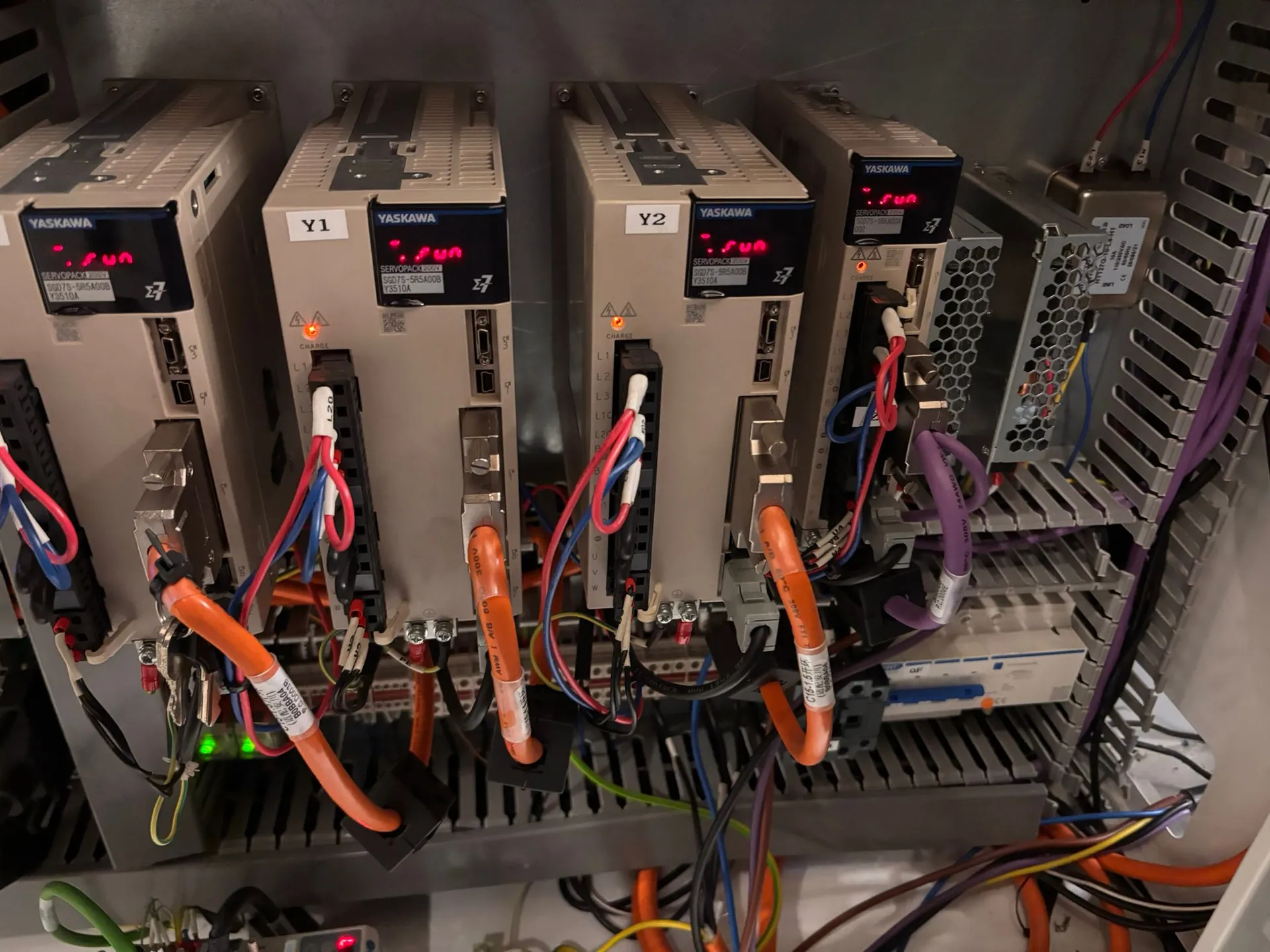 Schaltschrank mit Yaskawa Servopack